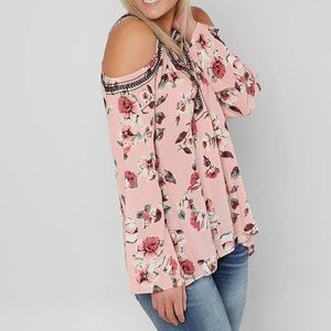 BUCKLE EXCLUSIVE Cold Shoulder Top long sleeve